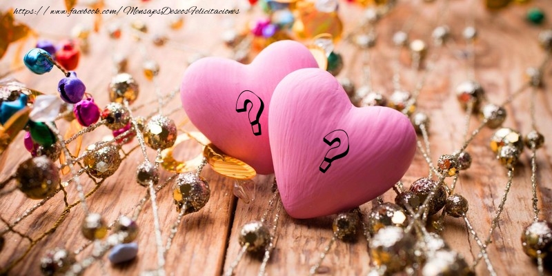 Felicitaciones Personalizadas con inicial del nombre - Corazón | Imagen con dos corazones de color rosa sobre fondo de madera